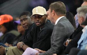 美記：國(guó)王仍在等待庫(kù)明加交易的最終結(jié)果 按捺著簽下威少的沖動(dòng)