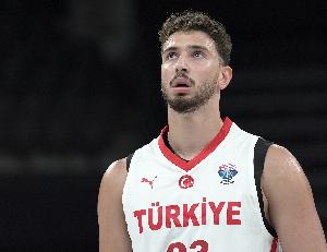 游刃有余！申京12中7貢獻16分8板7助1斷1帽 正負值+17