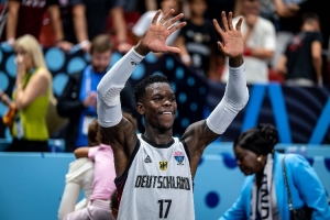 施羅德算歸化球員嗎？楊毅：他是土生土長(zhǎng)的德國(guó)人&愿意為國(guó)出戰(zhàn)