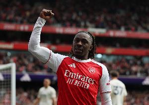 麥克馬納曼：埃澤70分鐘貢獻(xiàn)還不如馬丁內(nèi)利5分鐘，他需要提高