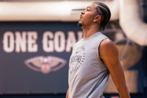 期待新賽季！鵜鶘官方曬球隊訓(xùn)練照：墨菲&阿爾瓦拉多在列