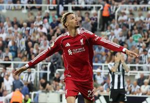 歐文：?；倏撕鸵了_克的競(jìng)爭(zhēng)甚是有趣，他們必須有個(gè)先后順序