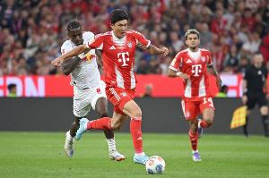 記者：金玟哉的傷情并不嚴重，他的小腿肌肉出現應激反應