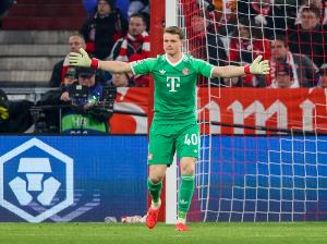 官方：拜仁門將烏爾比希肌肉纖維撕裂，將暫時(shí)缺席