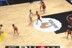 行云流水！中國(guó)U16女籃內(nèi)線連續(xù)傳導(dǎo) 孟家藝跟進(jìn)中投命中