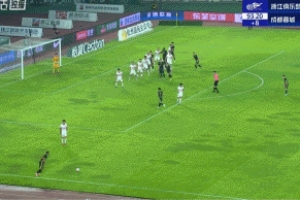 拒絕被絕平！浙江補(bǔ)時階段頭球攻門，劉殿座起跳神撲救險