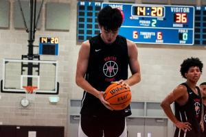 加油繼續(xù)沖~張博源出戰(zhàn)美高賽事砍25分6板2助收下勝利 三分嘎嘎進