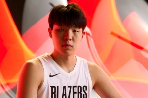 5V5時(shí)對(duì)誰(shuí)印象最深？羅威：楊瀚森 他可能沒完全聽懂 但就學(xué)會(huì)了