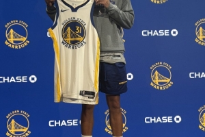 賽斯打趣：我曾試圖從斯蒂芬手中買回30號(hào)球衣 他說不用錢