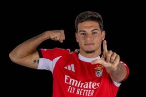 記者；巴薩引援鎖定本菲卡19歲后衛(wèi)奧利維拉，德科與其經(jīng)紀(jì)人會(huì)面