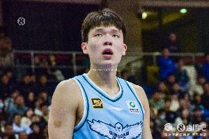 當年楊瀚森在山東打青年聯(lián)賽時 徐長鎖發(fā)掘了他并引進到青島