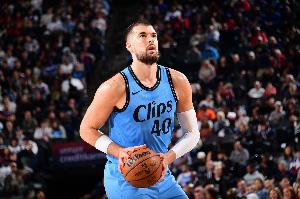 盧：要是對(duì)陣龍獅是常規(guī)賽 肯定會(huì)讓祖巴茨在低位打40次