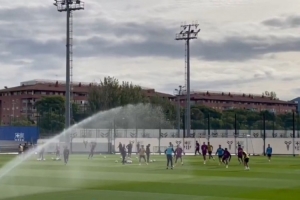 西媒：孔德參加今日訓(xùn)練，拉菲尼亞、萊萬(wàn)、奧爾莫等多人缺席