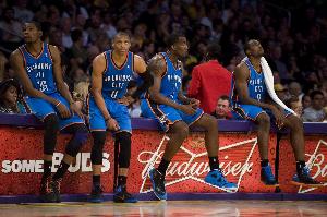 帕金斯：因做報(bào)道我失去KD威少老詹等好友 后者生氣我談?wù)摬祭誓? >
                                        </div>
                                    </div>
                                                                        <div   id=