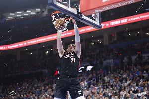 正負(fù)值+21并列最高！克林根12中8貢獻(xiàn)16分14板 其中7前場(chǎng)板