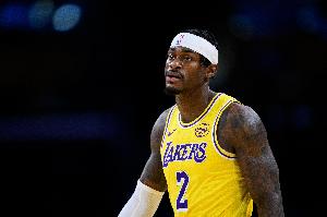 攻防有所建樹！范德比爾特上半場(chǎng)7中4得8分4板2斷 貢獻(xiàn)一條龍暴扣