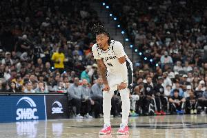 卡斯?fàn)枺何覀兊年嚾萆疃群茏?有很多隊(duì)員能夠登場(chǎng)并改變戰(zhàn)局