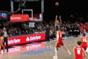 有附加動作！小邁克爾-波特三分顏射波津 但腳踢到后者被裁判無視