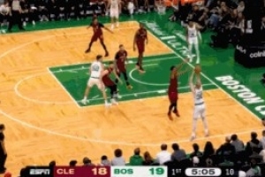 這太恐怖了！豪澤替補(bǔ)2分鐘三分球4中4射落12分