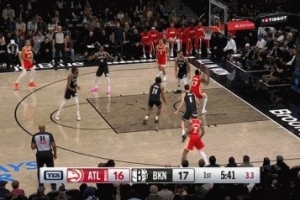 大舉反擊！奧孔武切入扣籃得手 老鷹3分鐘轟出18-5強勢反超