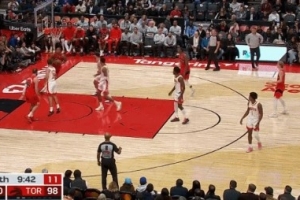 申京走神了！馬穆低位背打謝潑德 巴恩斯溜底線空切暴扣！