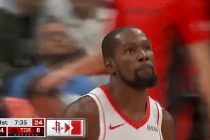 “申杜”配合！申京機敏搶斷 杜蘭特反擊邁開三大步直接上籃！