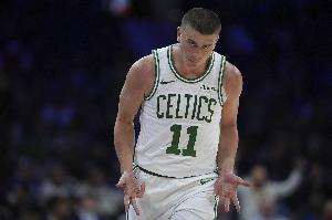 得快找找手感！普理查德半場三分5中1僅拿3分 但送9助2斷