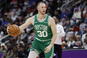 頂級(jí)射手！豪澤首節(jié)三分球6中5獨(dú)得15分1籃板