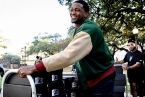 給老鐵們拿點福利！?？怂菇o當(dāng)?shù)厍蛎运蜕献约旱淖钚虑蛐? >
                                        </div>
                                    </div>
                                                                        <div   id=