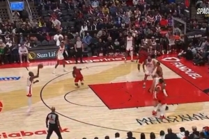 火記：申京的傳球?qū)ο笫俏磥?lái)名人堂KD 這是與上賽季的最大不同