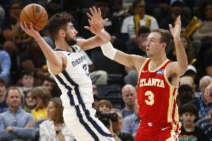 優(yōu)質(zhì)射手！肯納德半場12分鐘6中4砍并列全隊最高12分 三分3中3