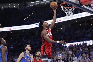 全能表現(xiàn)！阿門擔(dān)任控衛(wèi) 13中7得18分9板7助2斷3失誤