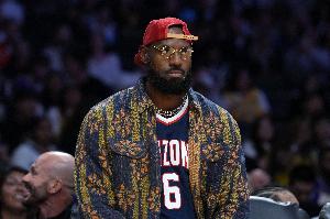 詹姆斯&庫(kù)里等4冠球員能追上你的7冠嗎？霍里：勒布朗最多再打2年