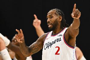 各種斷球！小卡上半場5中3得8分2板4助5斷 三分不準(zhǔn)2中0