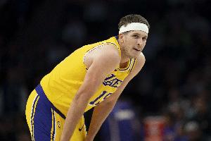 雷迪克：里夫斯昨天第一節(jié)就出現(xiàn)腹股溝酸痛 明天會公布更多信息