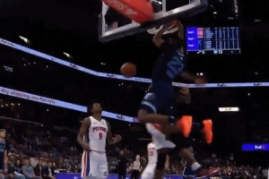 已經(jīng)融入球隊(duì)！科沃德溜底線接莫蘭特傳球上演雙手暴扣