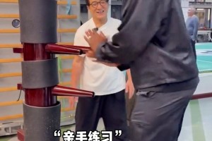 金州新增一名武將！71歲成龍手把手教巴特勒打木人樁????