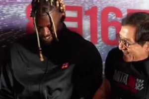 什么是國際巨星啊！巴特勒在71歲成龍面前乖巧得像個(gè)小粉絲??