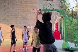 不懂就問，妹子這球走步了嗎？