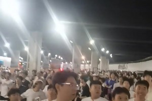 一大波人潮襲來(lái)！知道庫(kù)里中國(guó)球迷多，但沒(méi)想到有這么多????