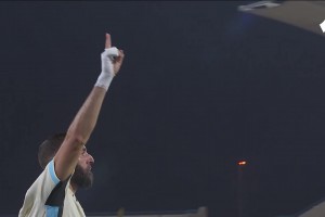 ??本澤霸王龍！本澤馬沙特聯(lián)首輪頭頂腳踢上演帽子戲法！