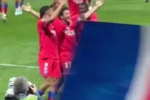 哥們你進(jìn)倒勾咋這么容易！球迷實(shí)拍：若昂-內(nèi)維斯倒勾梅開二度