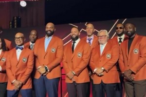 2025年名人堂成員集體合影 現(xiàn)在的新球迷還認(rèn)得出是誰嗎??