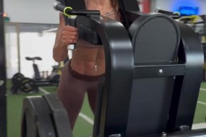 比達爾女友簡直是魔鬼筋肉人??這已經(jīng)是健美級別的身材了！