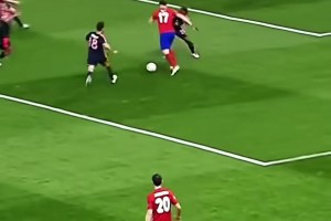 一球成名！巔峰薩烏爾一條龍連過(guò)4人攻破拜仁！