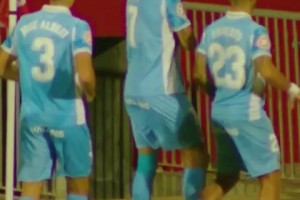 昔日曼聯(lián)水貨貝貝也成老妖了，在西協(xié)甲打進電梯球