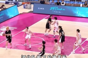 腦子短路了？河北女籃一球員接球后竟投向自家籃筐，看懵球迷??
