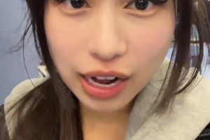 大老師在球場安檢時被問到是否18歲，安保解釋：不到18不搜身