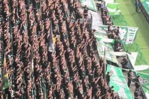 不離不棄！工體現(xiàn)場實(shí)拍：御林軍死忠看臺(tái)高喊“跟丫死磕”??