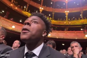 當年甲亢哥第一個起身為梅西獲得第8個金球獎而鼓掌??